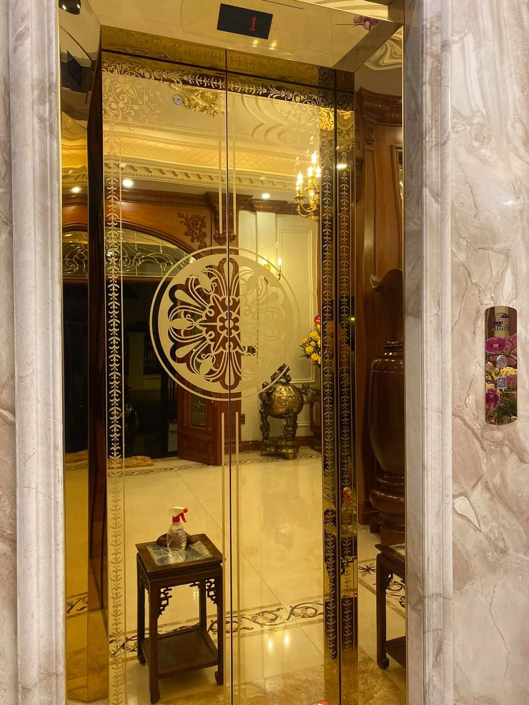 Cửa tầng 15